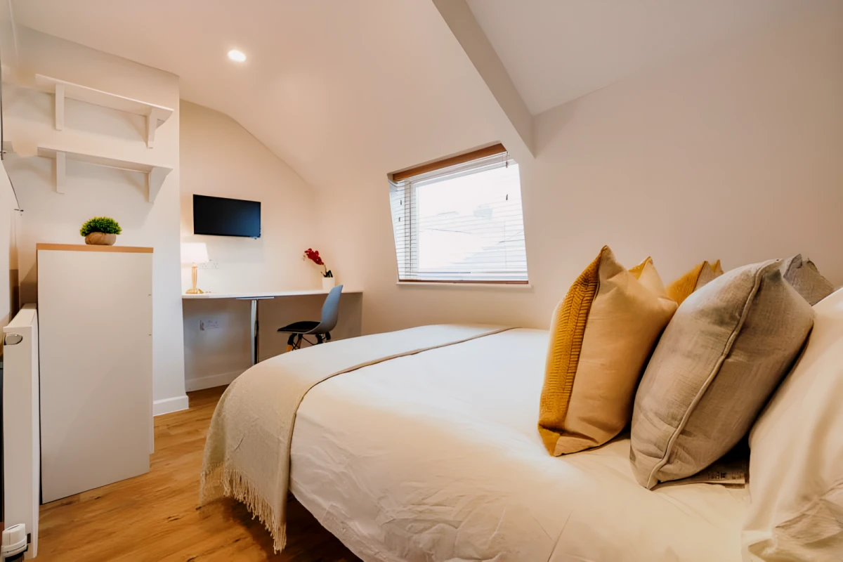 8 Bedrooms
