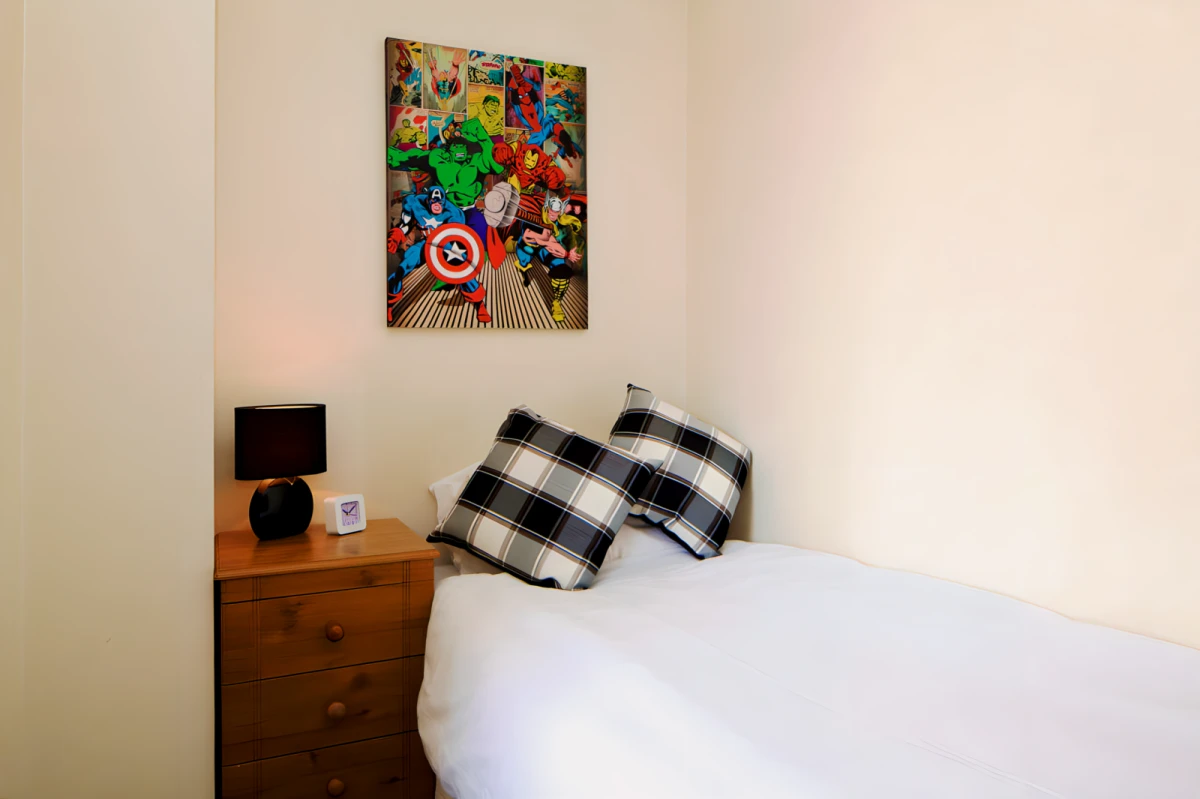 Medium 4-6 Bedroom En-Suite