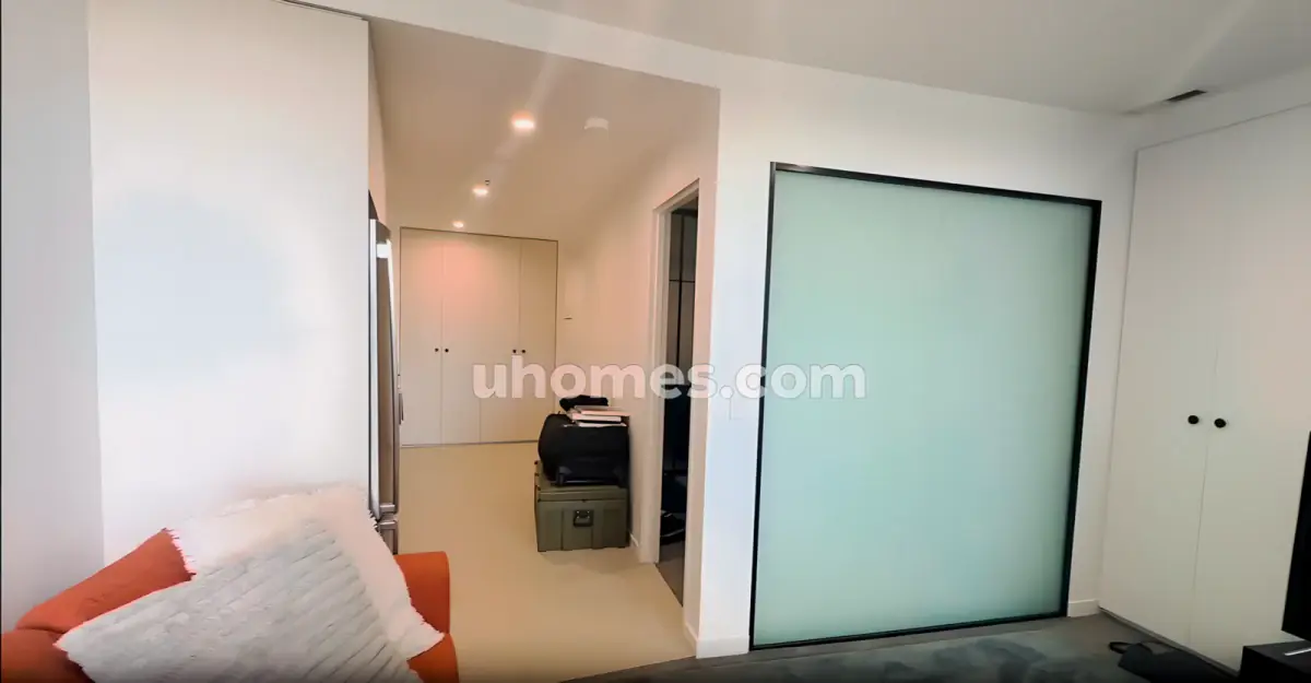 1 Rooms view 2