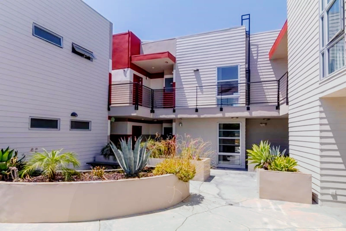 1241 West 37th Place