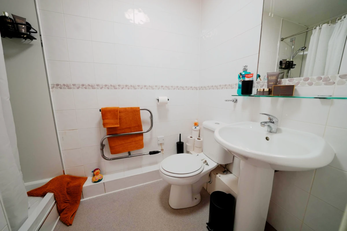 Standard Ensuite (within a 4 bed flat)