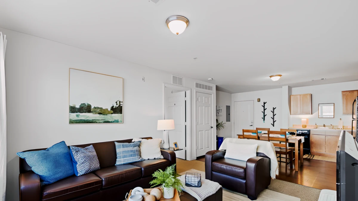3 Rooms view 1