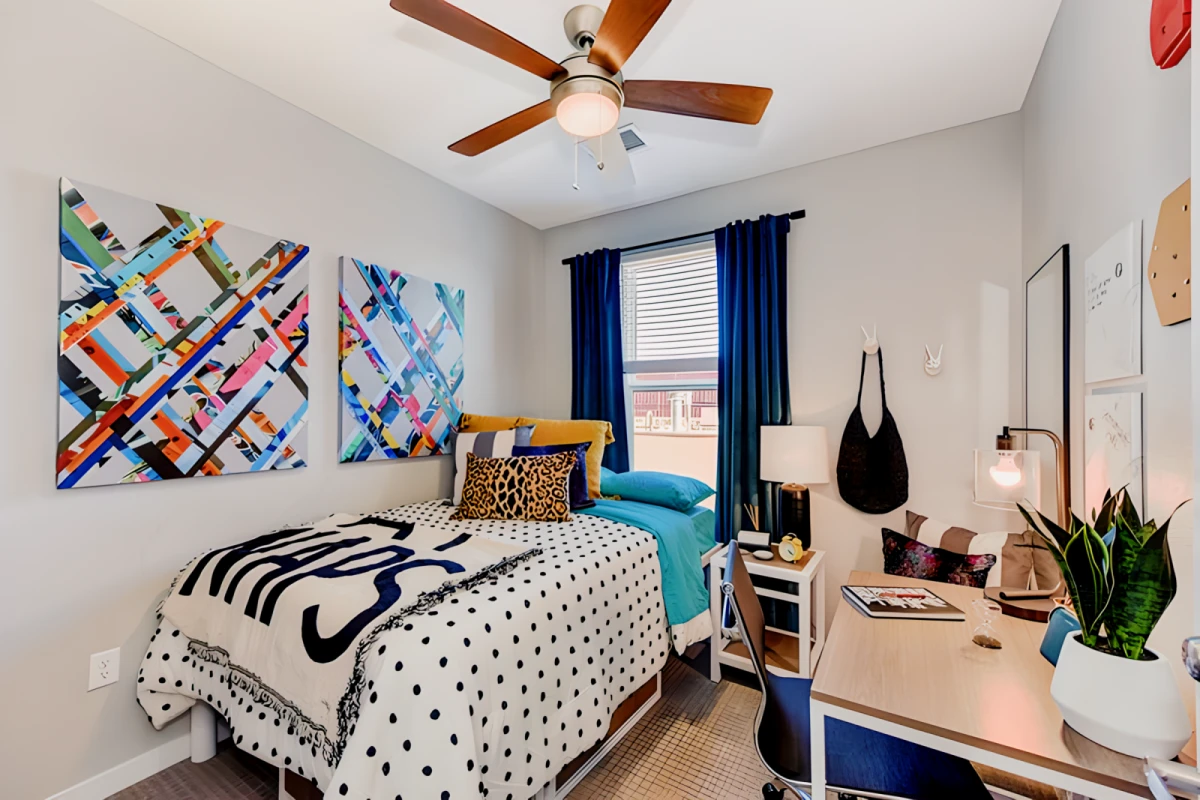 3 Rooms view 1