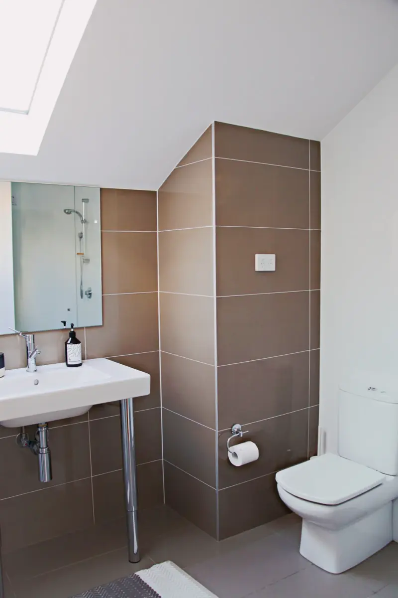2Bedrooms, 1Bathrooms