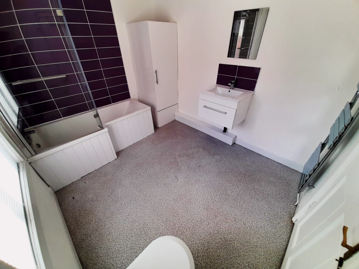 3 Bedrooms 1 bathroom