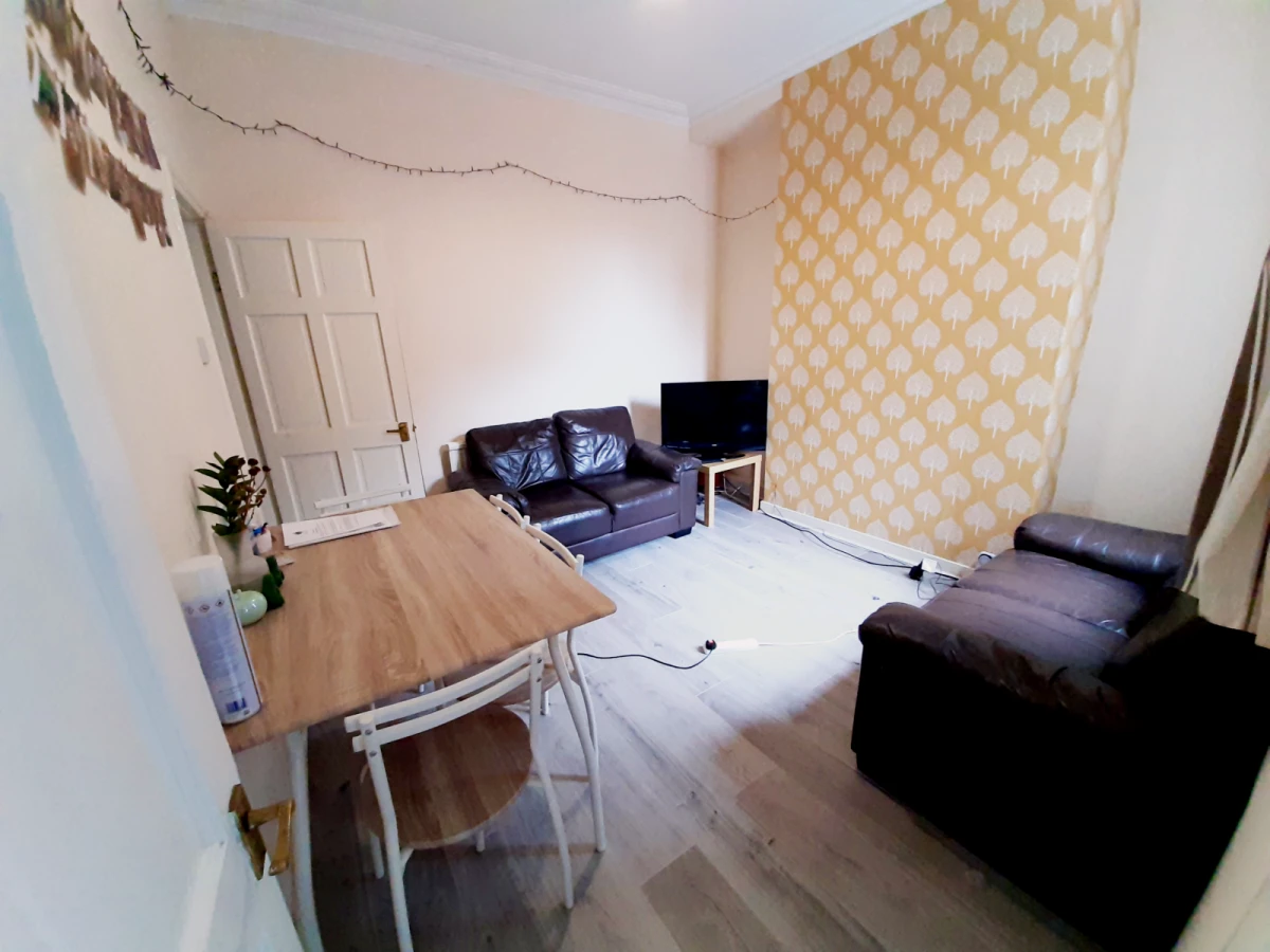 3 Bedrooms 1 bathroom