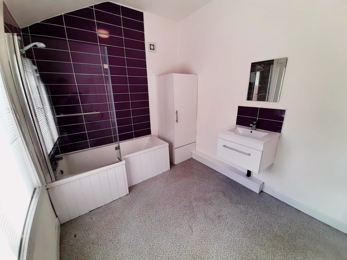 3 Bedrooms 1 bathroom