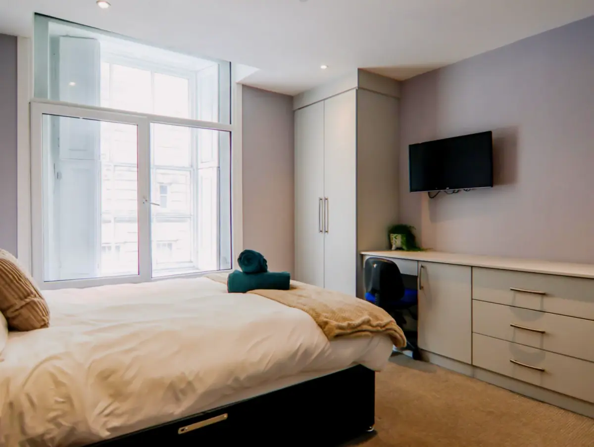 4 Bed 4 Bath