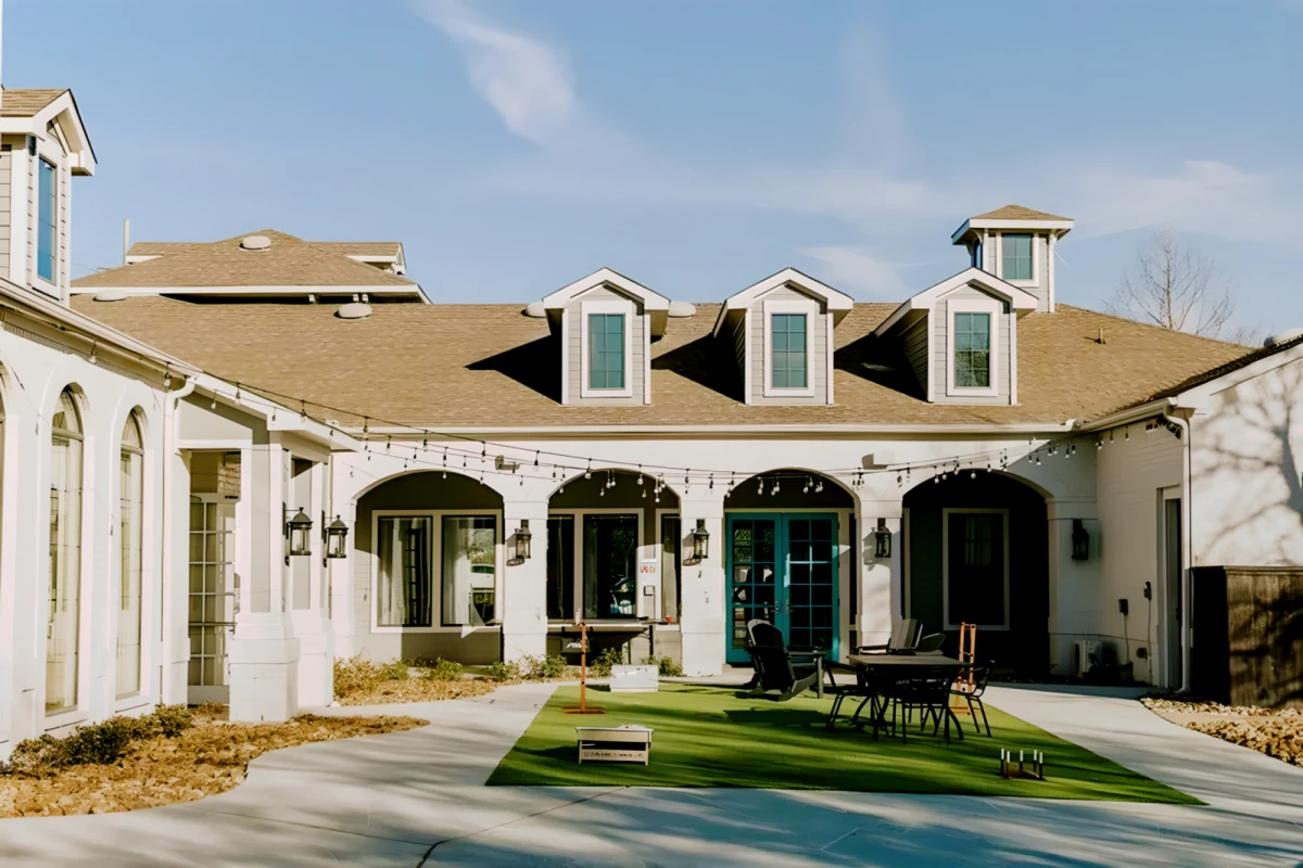 2818 Apartments