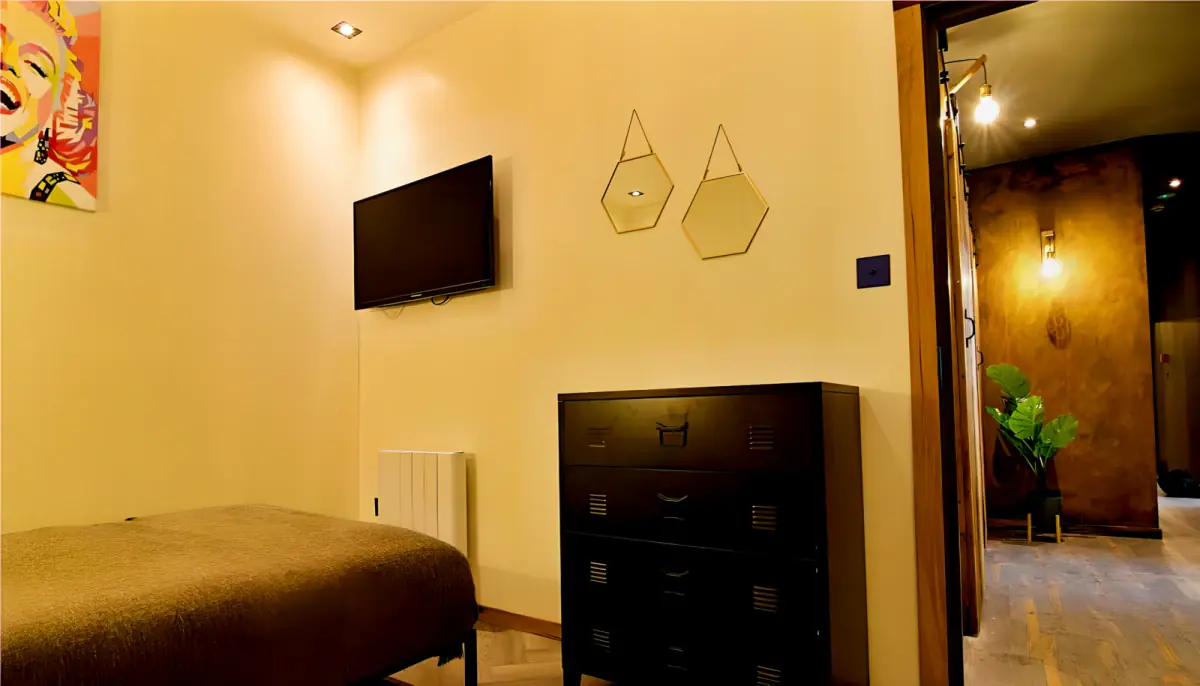 5 Bed 2 Bath
