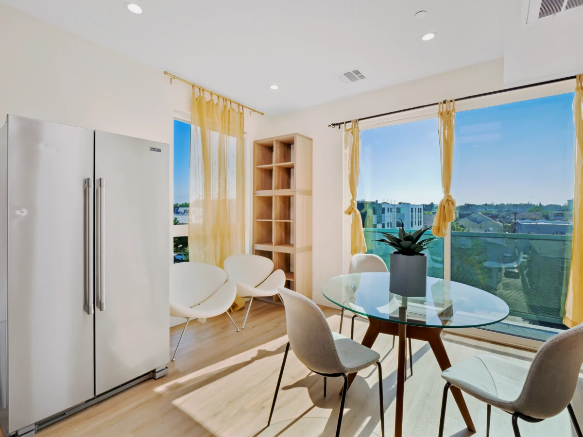 4 Bed 4 Bath