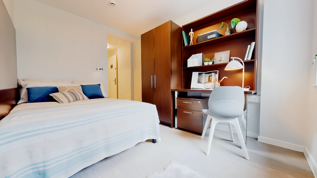 Silver En Suite Plus