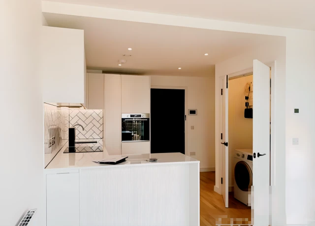 CW-Flat , Accolade Avenue, Southall