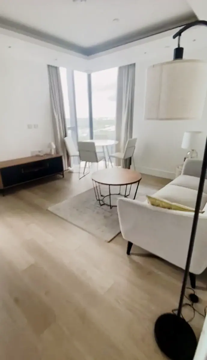 2 Bedroom 1 Bathroom Flat75