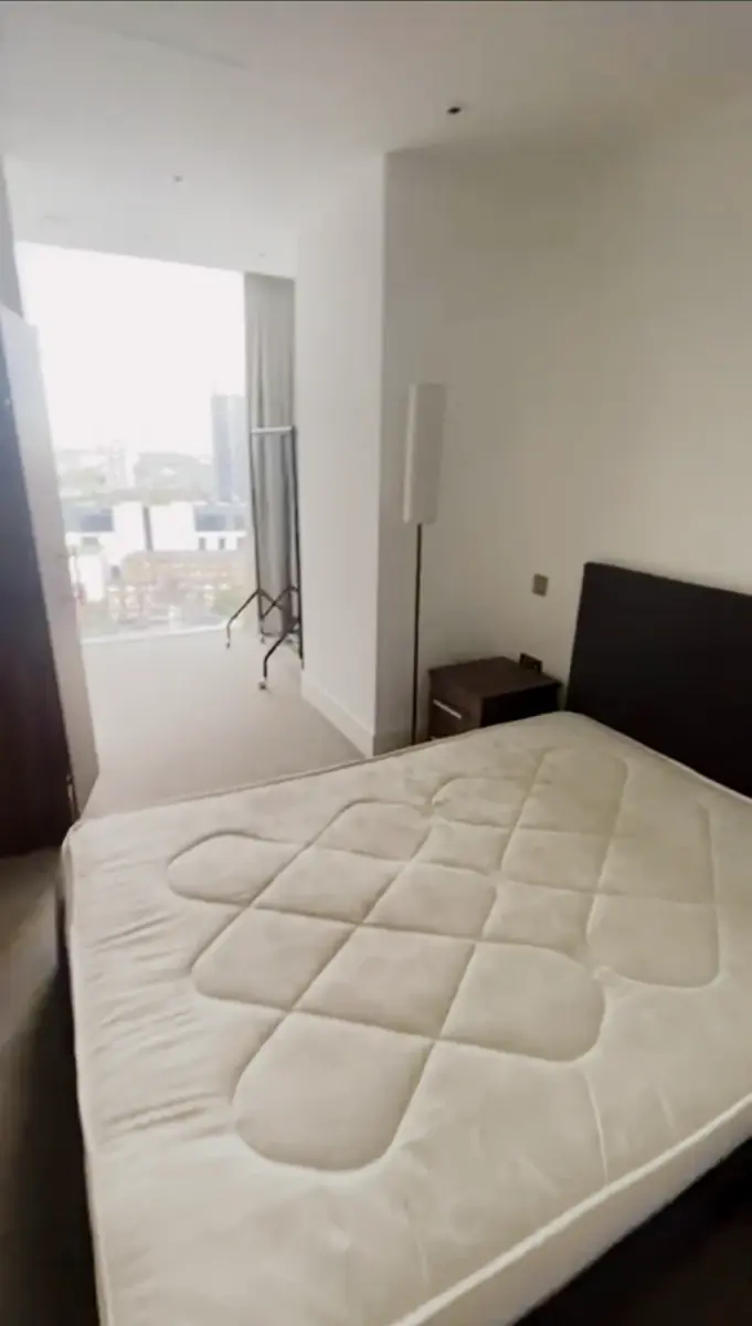 2 Bedroom 1 Bathroom Flat75