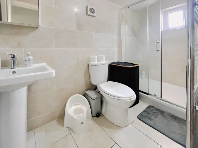 CW-Hilda Road, London