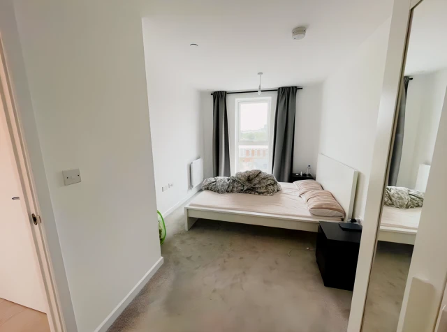 2 Bedroom 2 Bathroom Flat80