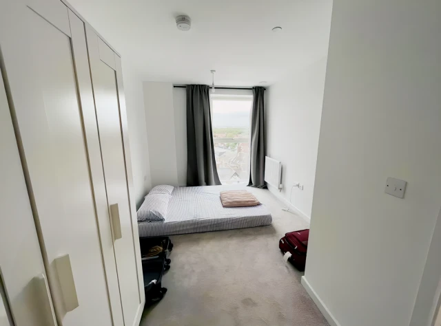 2 Bedroom 2 Bathroom Flat80
