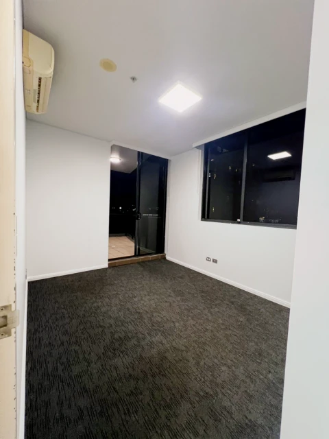 3 Rooms view 1