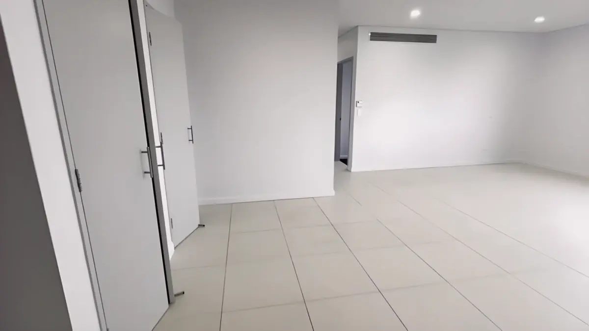 3 Rooms view 2