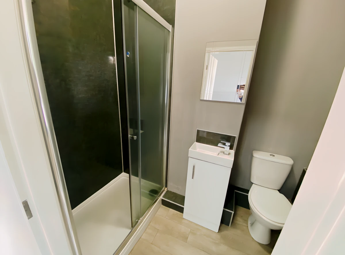 5 bed Room 3