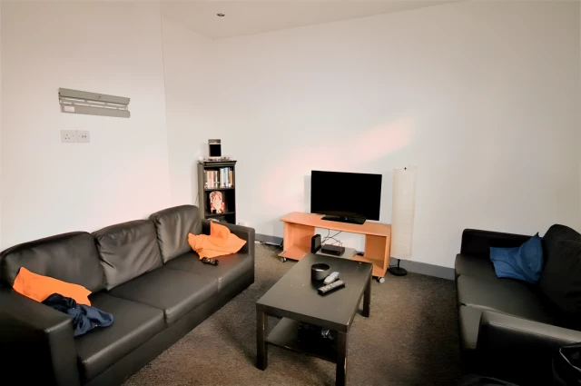 4 Bedroom 2 Bathroom