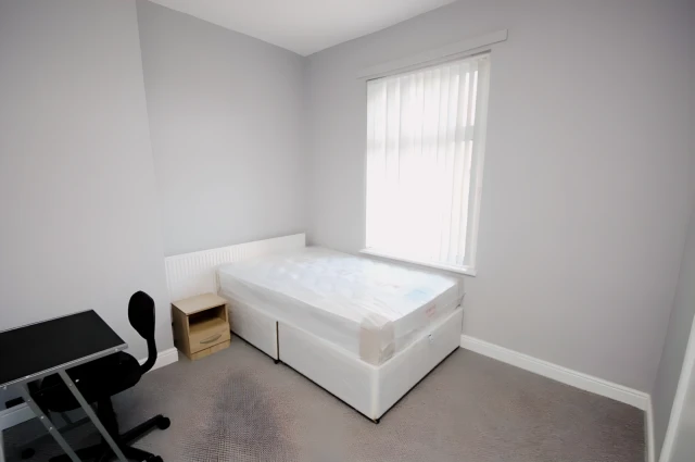 4 Bedroom 1 Bathroom