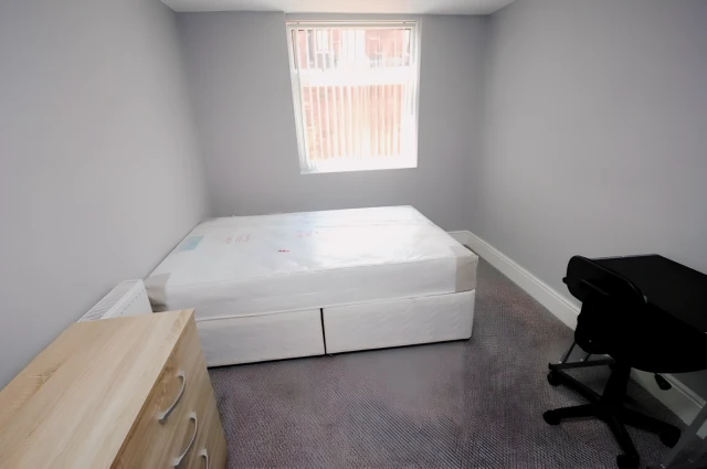 4 Bedroom 1 Bathroom