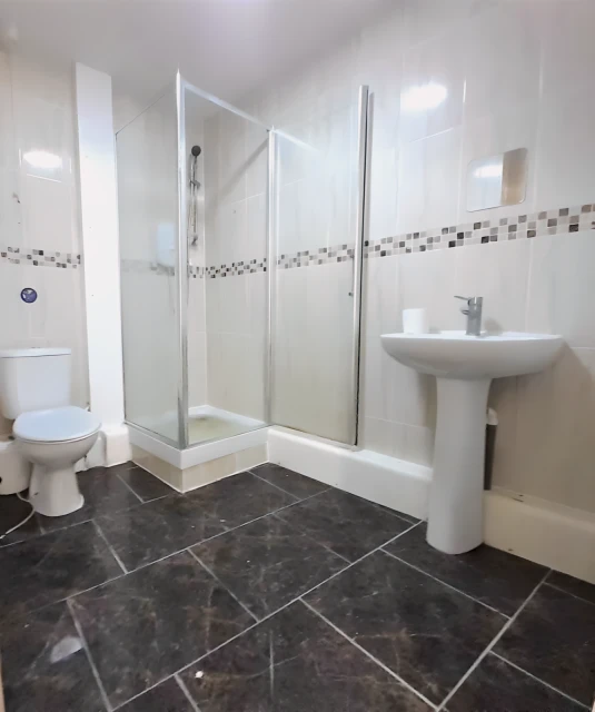 4 Bedroom 1 Bathroom