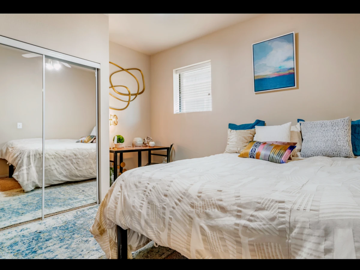 4 Rooms view 1