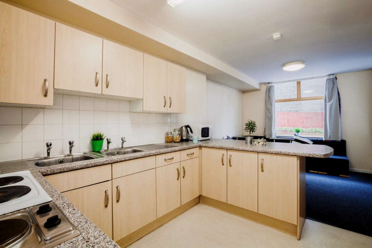 Lit Station Court Residence