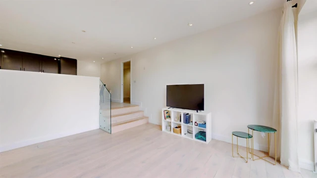 2 Bed 2 Bath, Flat 27 Matiere Place, 35-37