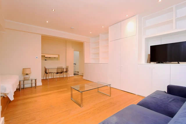 Studio, Flat 6 ,Rear Basement, 40