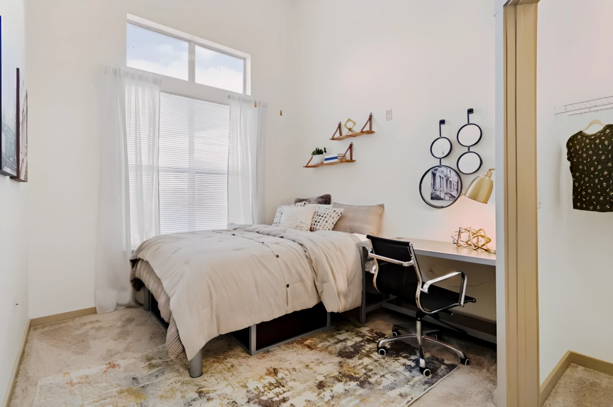 4 Rooms view 3