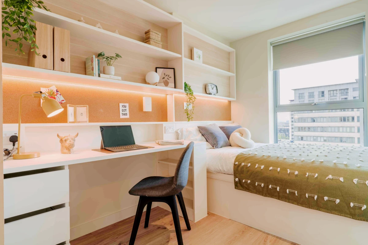 iQ Cullen House