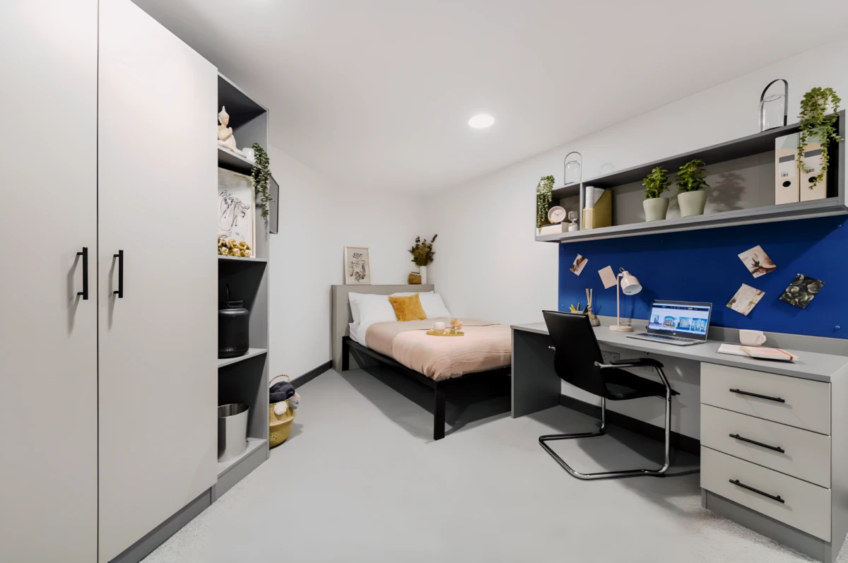 Bronze Studio (High Floor)