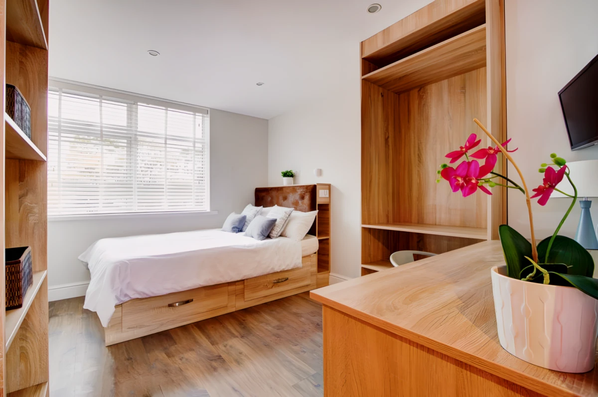 8 Bed 2 Bath