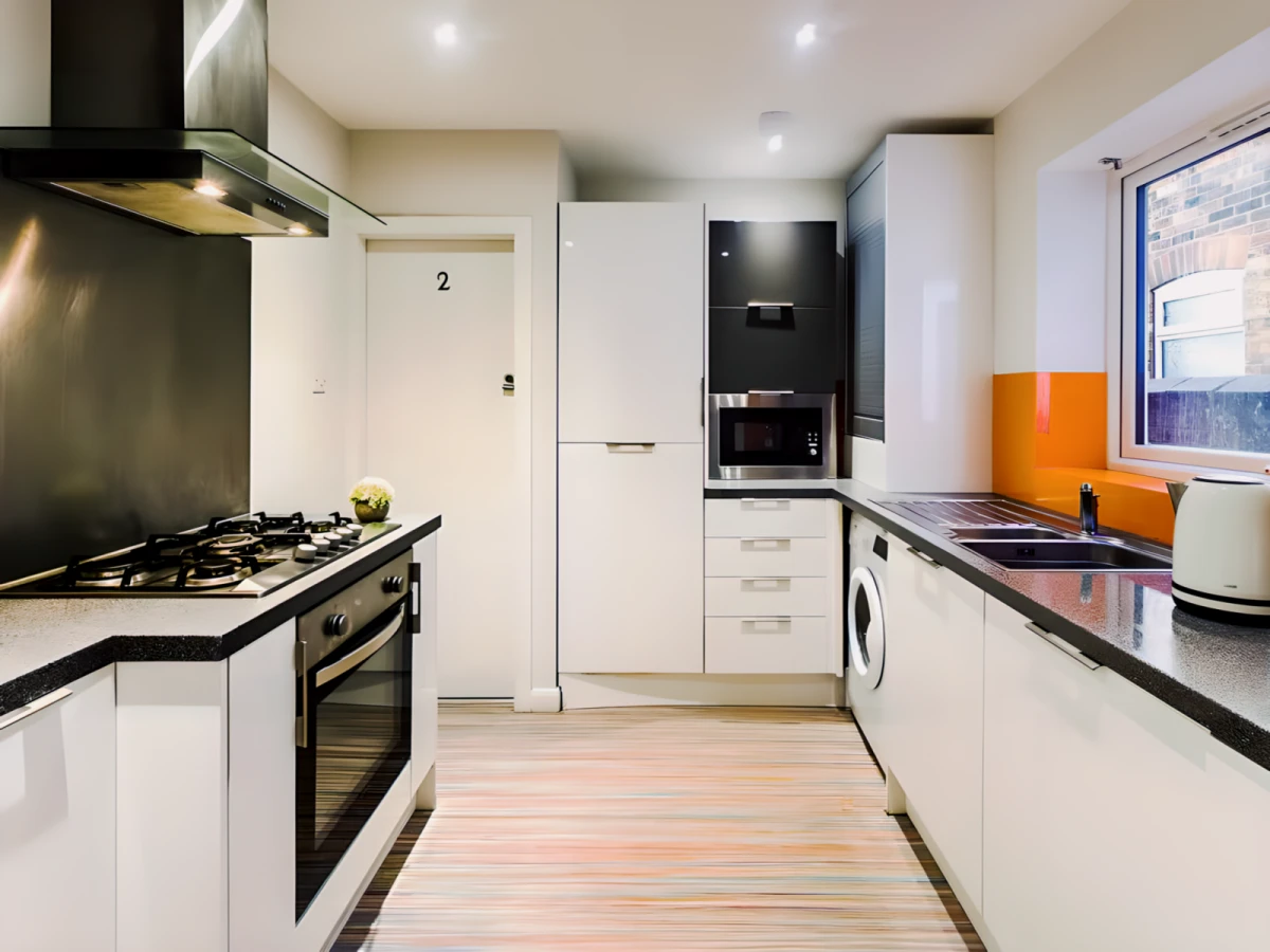 6 Bed 2 Bath