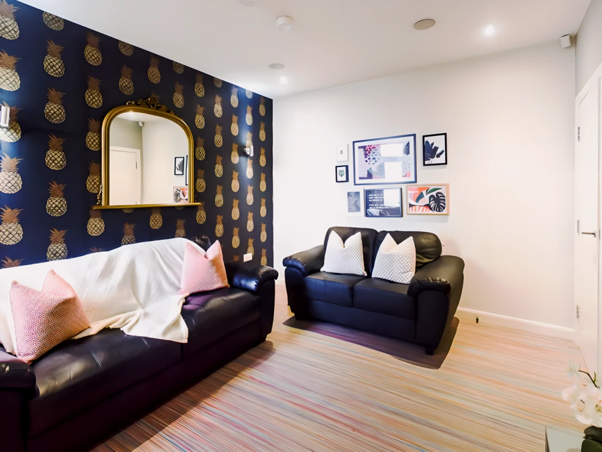 6 Bed 2 Bath