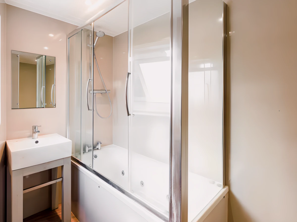 8 Bed 2 Bath