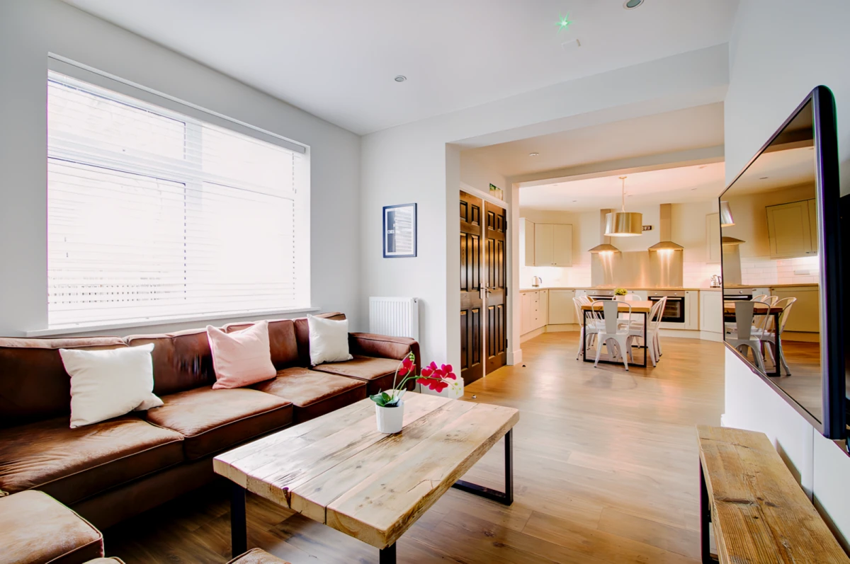 8 Bed 2 Bath