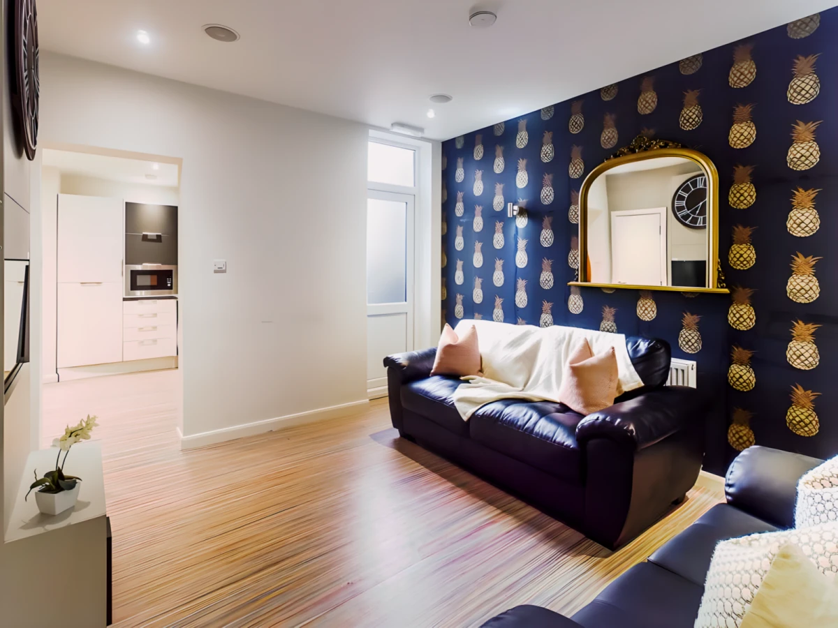 6 Bed 2 Bath