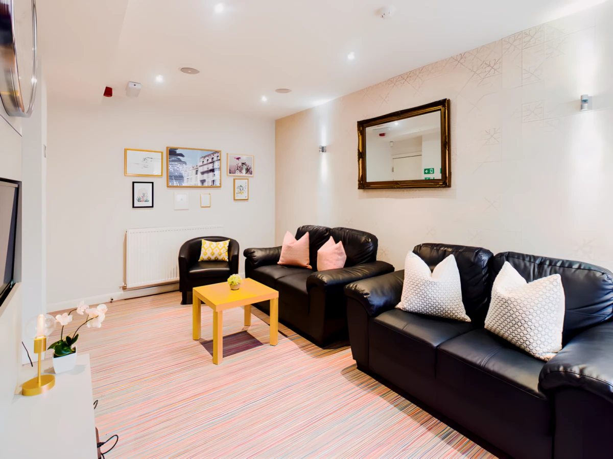 8 Bed 2 Bath