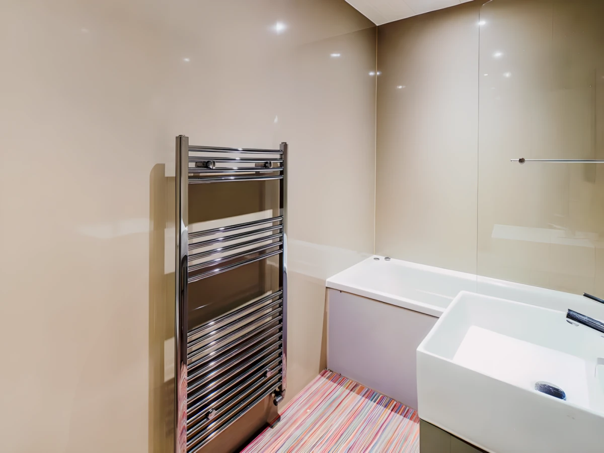 5 Bed 1 Bath
