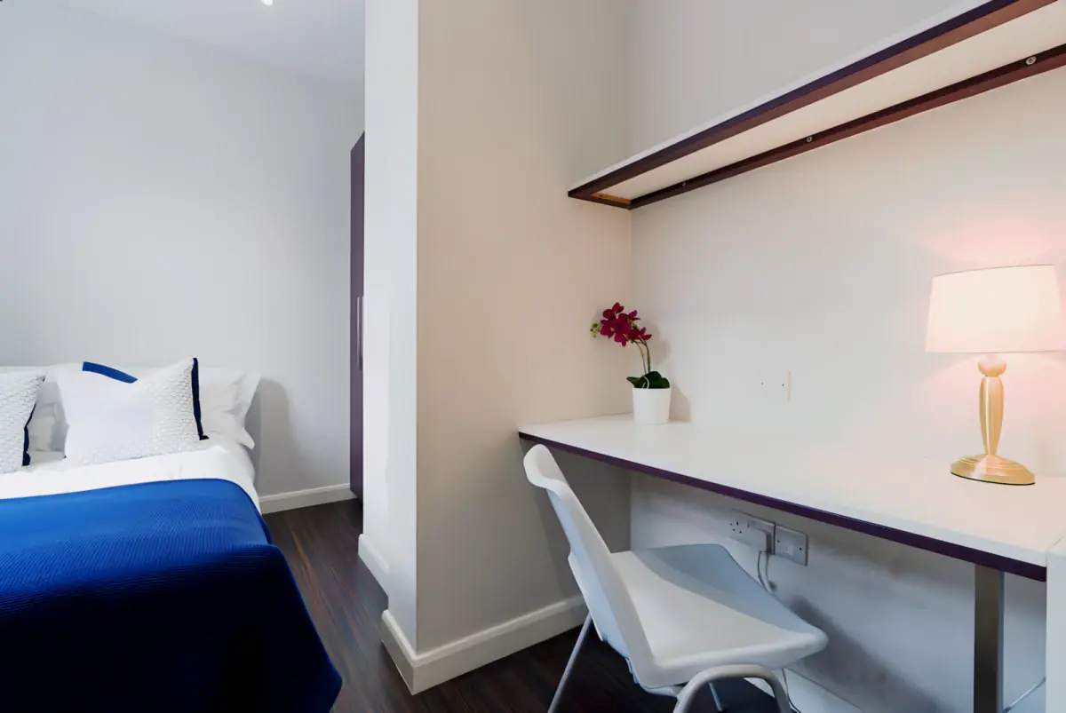 6 Rooms view 1