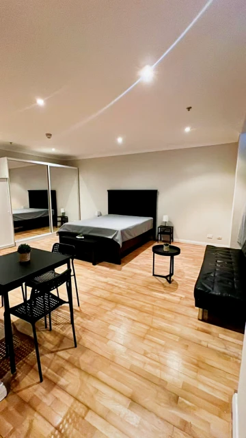 Studio-105