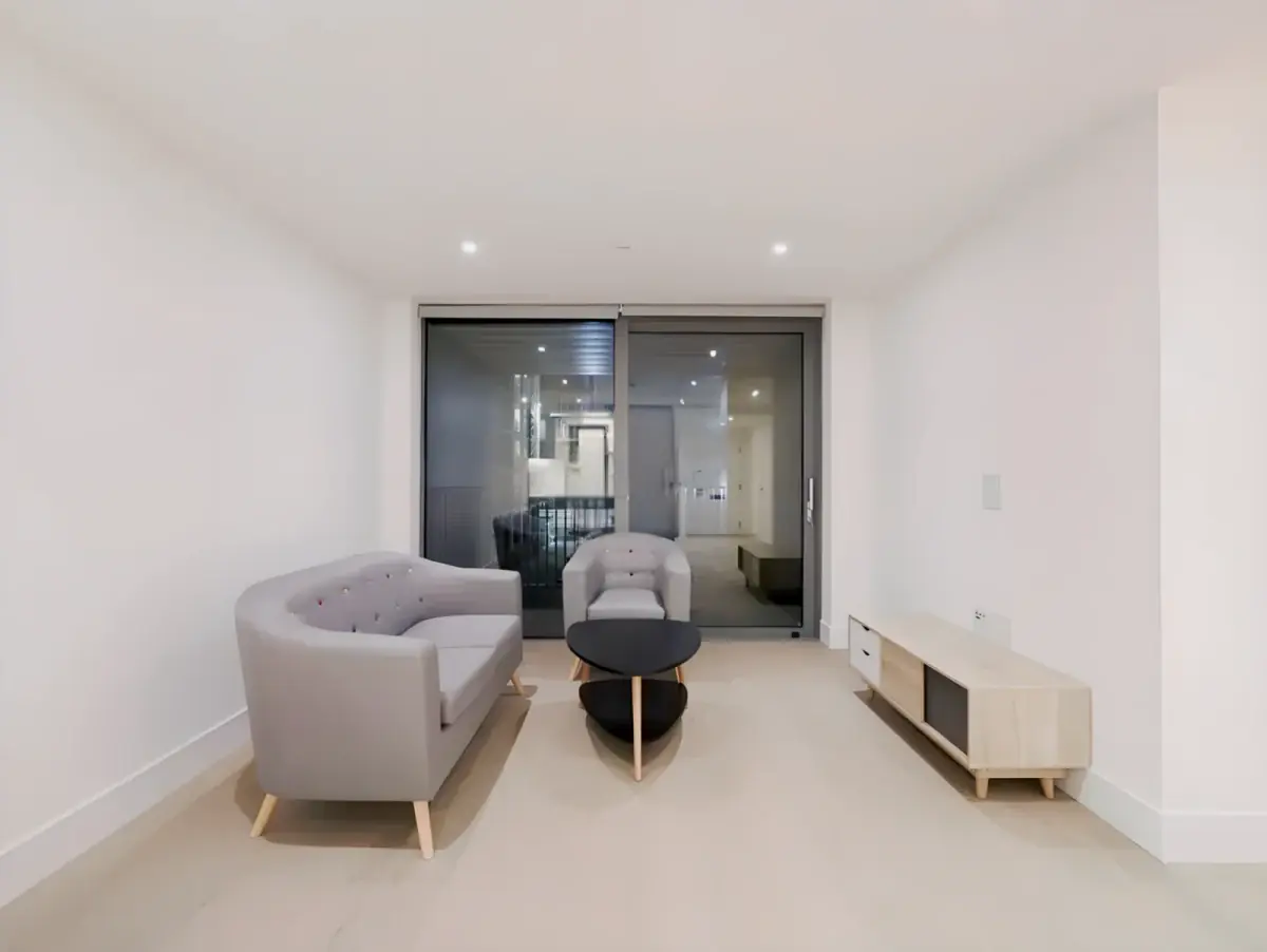 1 Bedroom 1 Bathroom Flat 8
