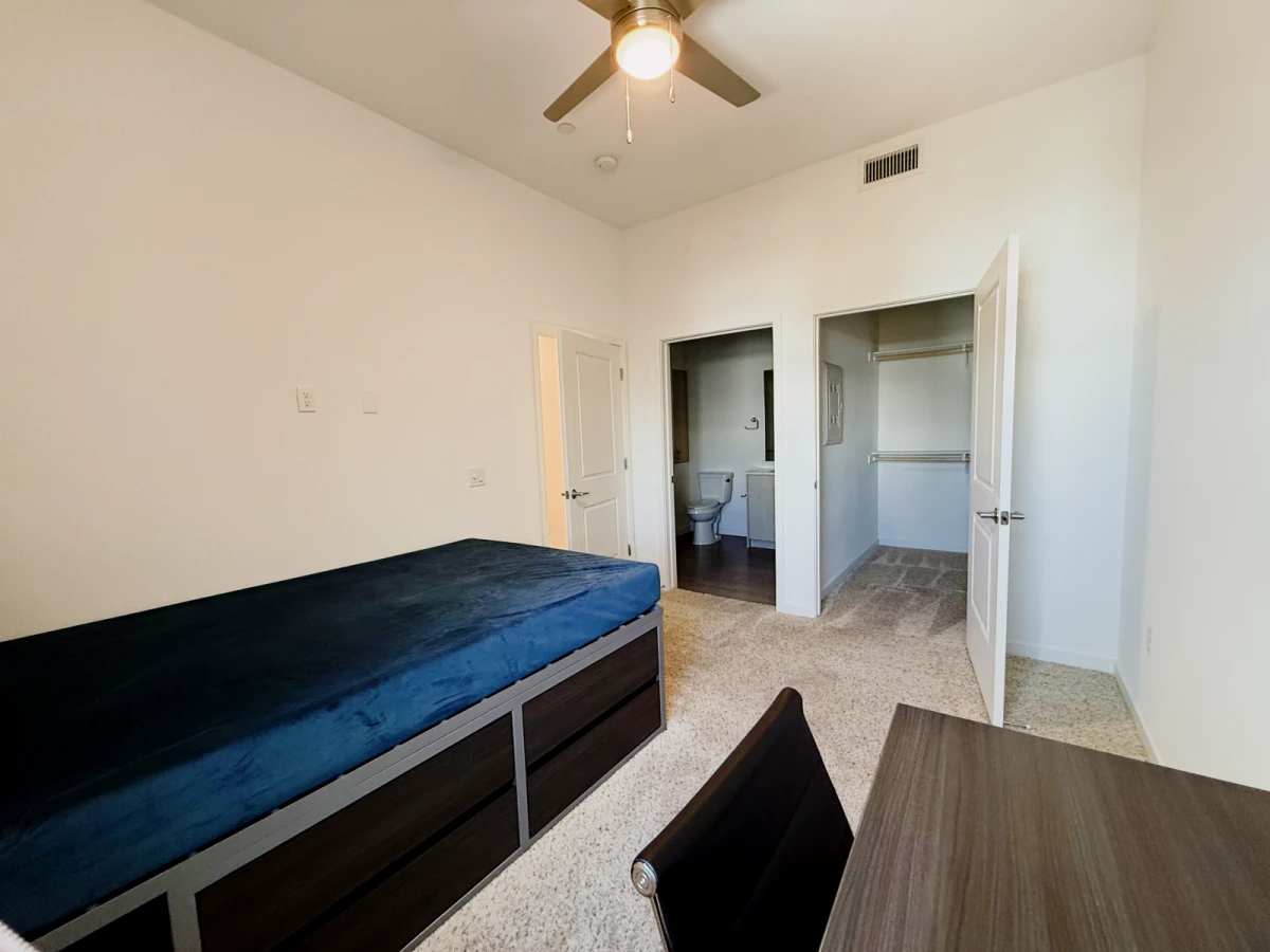 2 Rooms view 2