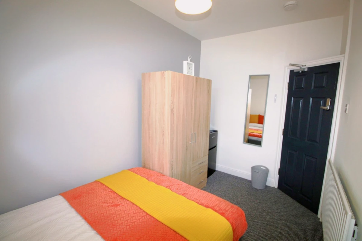 4 Bed 1 Bath