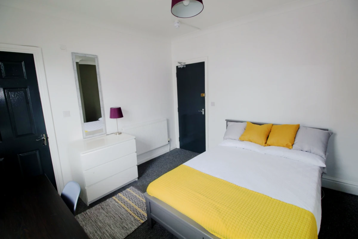 5 Bed 2 Bath